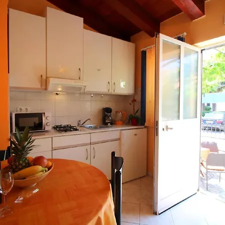 Pergola Mit Schoener Terrasse Διαμέρισμα Πόρετς