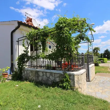 公寓 Pergola Mit Schoener Terrasse