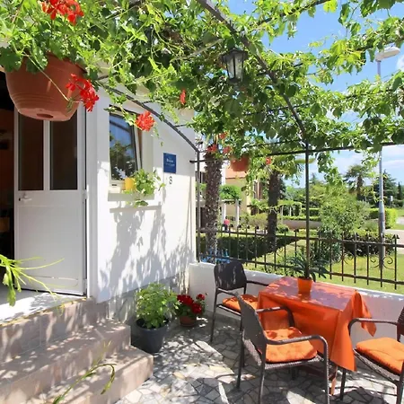 Pergola Mit Schoener Terrasse Appartement *
